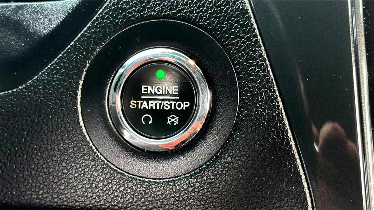 Vehicle image 32 of 49