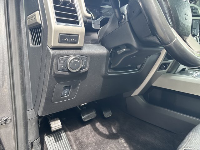 Vehicle image 17 of 45