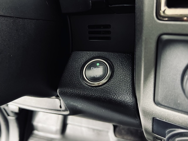 Vehicle image 32 of 40