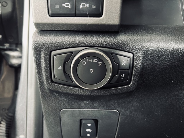Vehicle image 24 of 40
