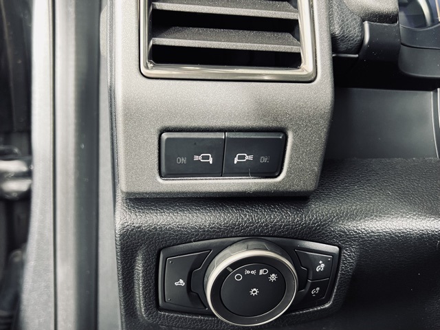 Vehicle image 25 of 40