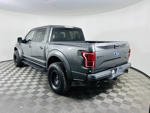 Vehicle image 4 of 40