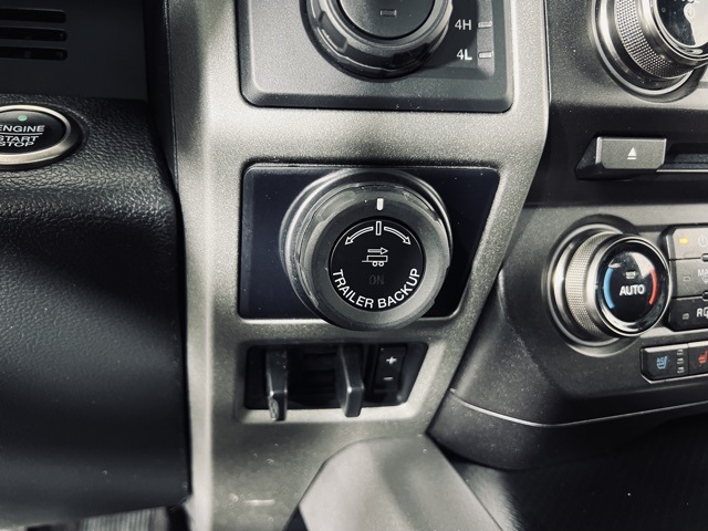 Vehicle image 34 of 40