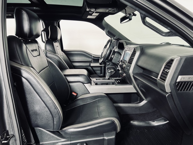 Vehicle image 18 of 40