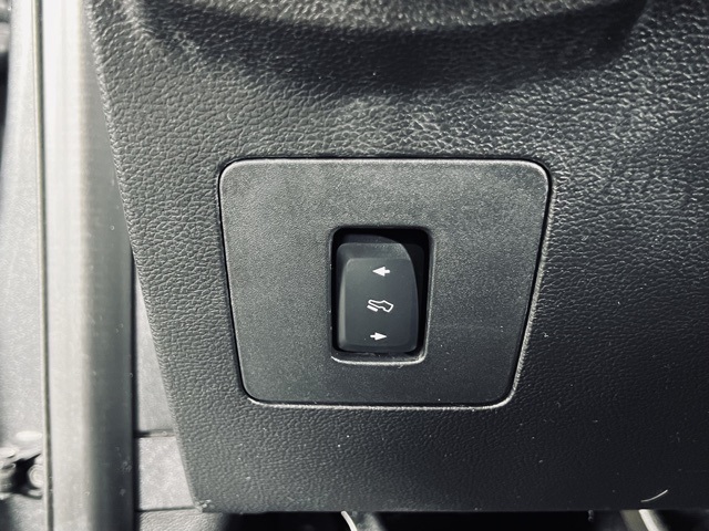 Vehicle image 23 of 40