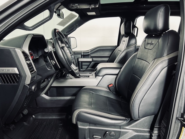 Vehicle image 10 of 40