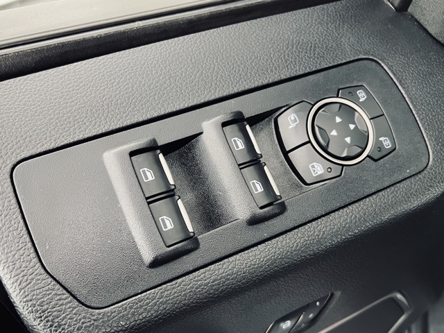 Vehicle image 21 of 40