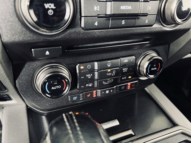 Vehicle image 36 of 40