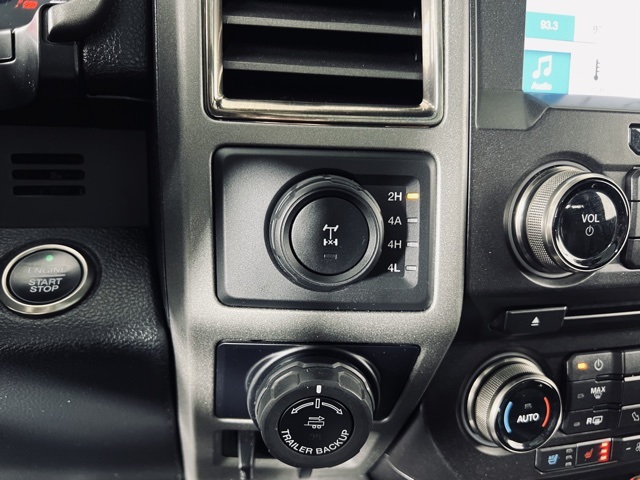 Vehicle image 35 of 40
