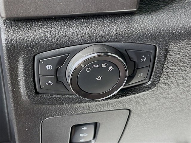 Vehicle image 34 of 38