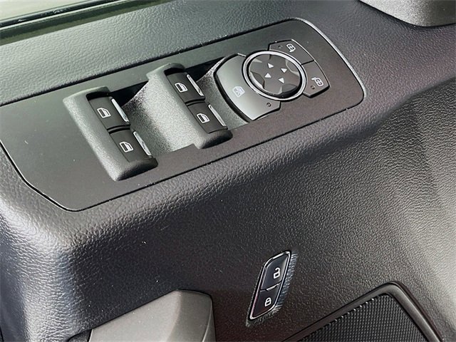 Vehicle image 25 of 38