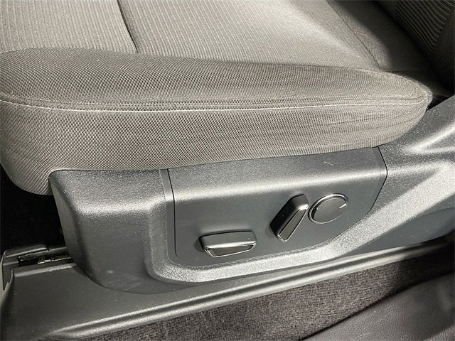 Vehicle image 36 of 38