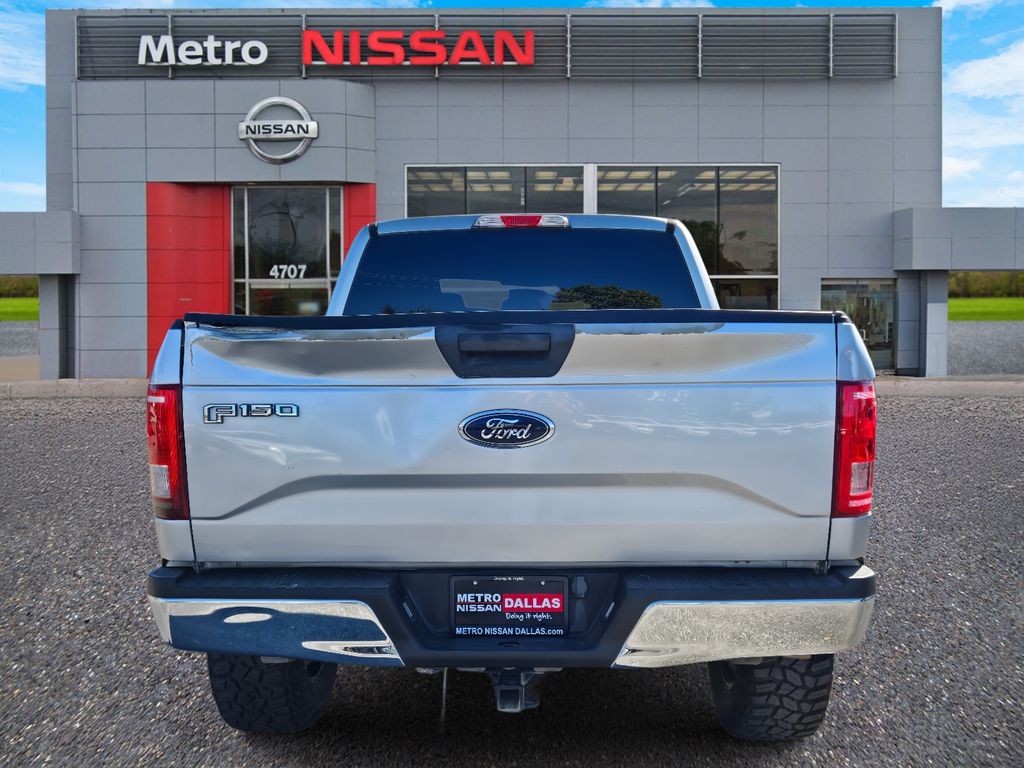 2017 Ford F-150 XLT Image 4 of 25