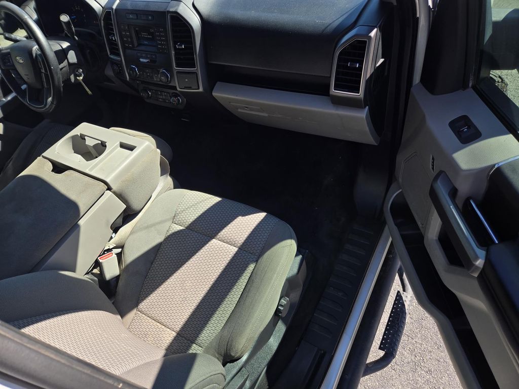 2017 Ford F-150 XLT Image 10 of 25