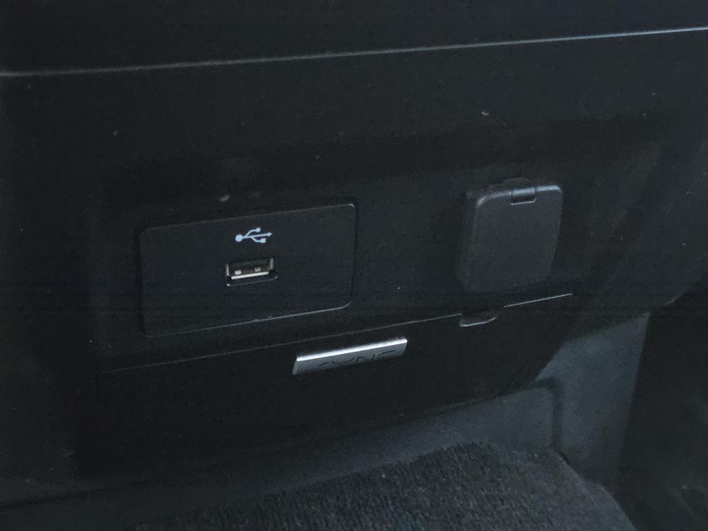 2017 Ford F-150 XLT Image 8 of 25