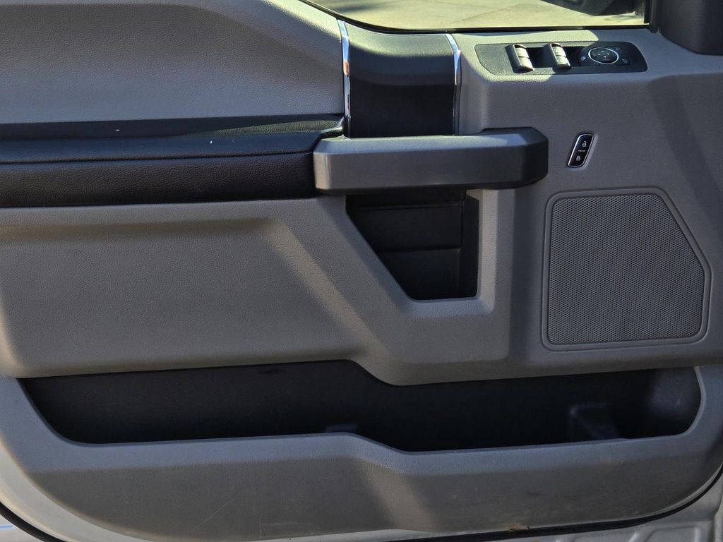 2017 Ford F-150 XLT Image 19 of 25