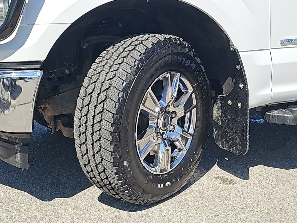 Vehicle image 33 of 37
