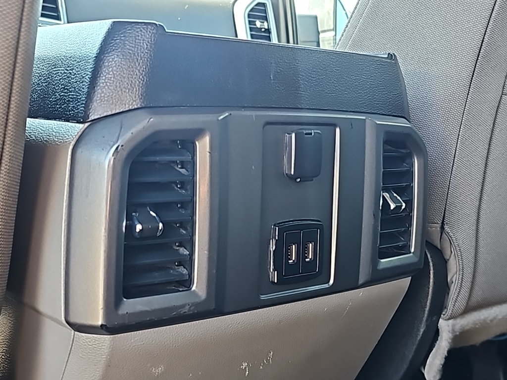 Vehicle image 25 of 37