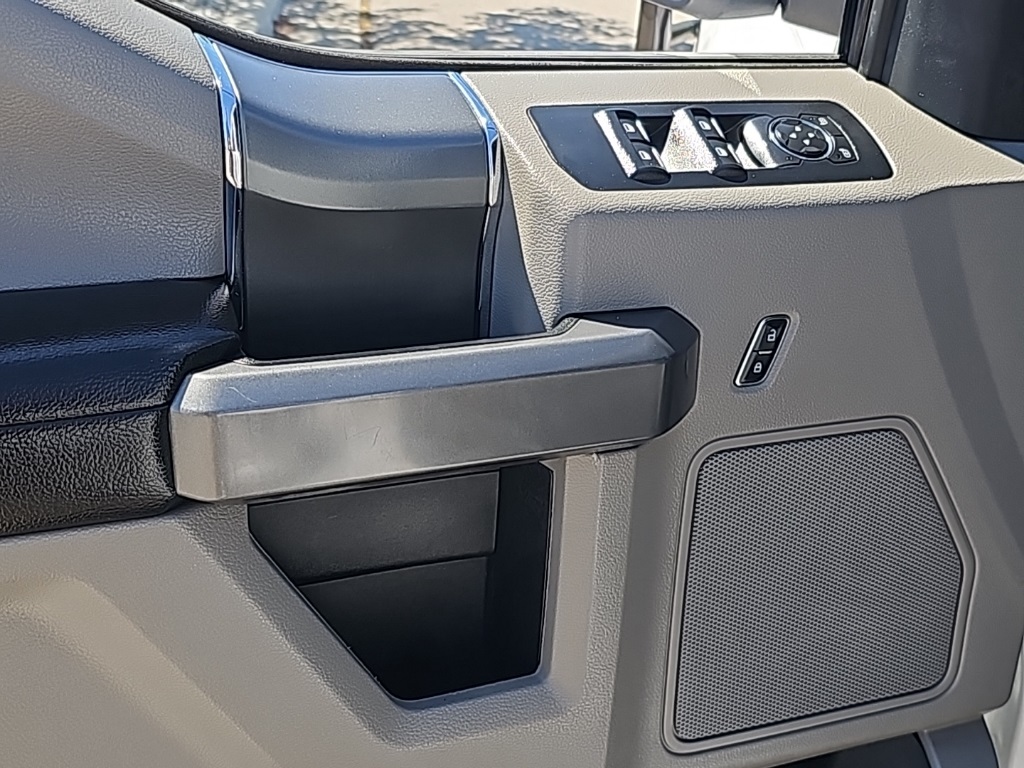 Vehicle image 9 of 37