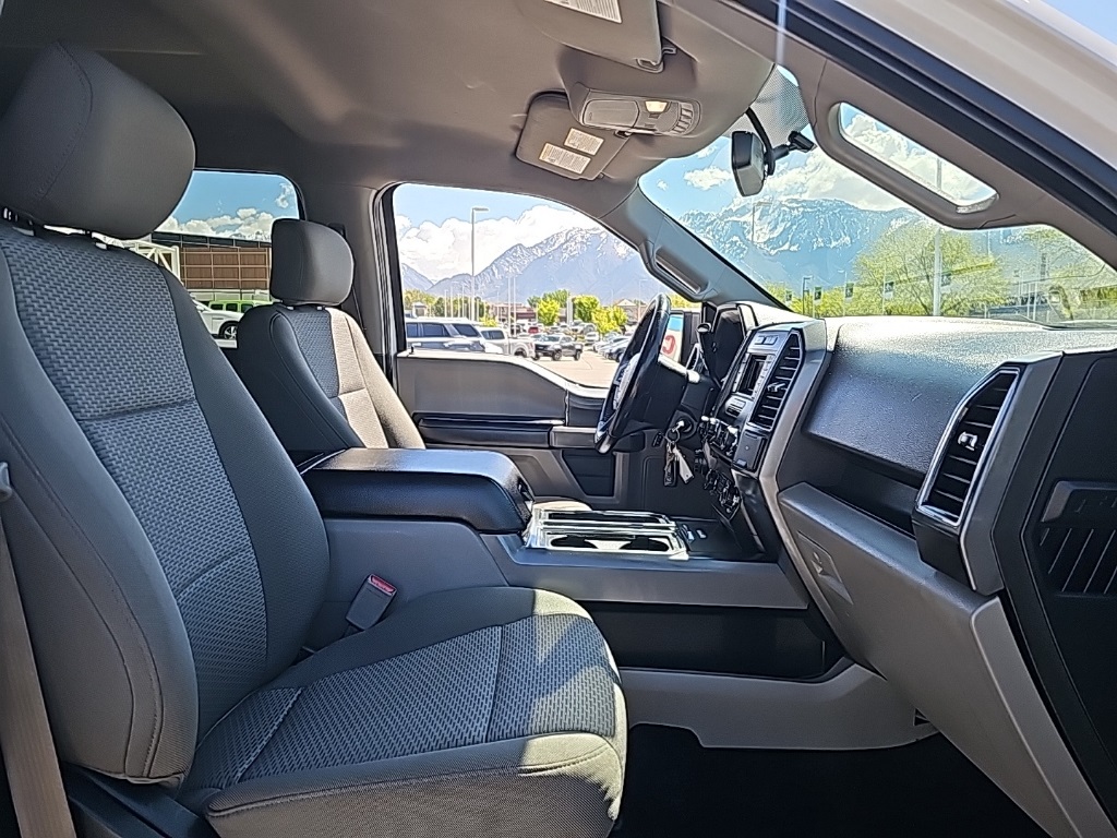 Vehicle image 27 of 37