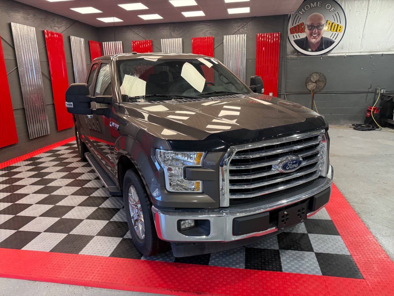 2017 Ford F-150 XLT Image 3 of 28
