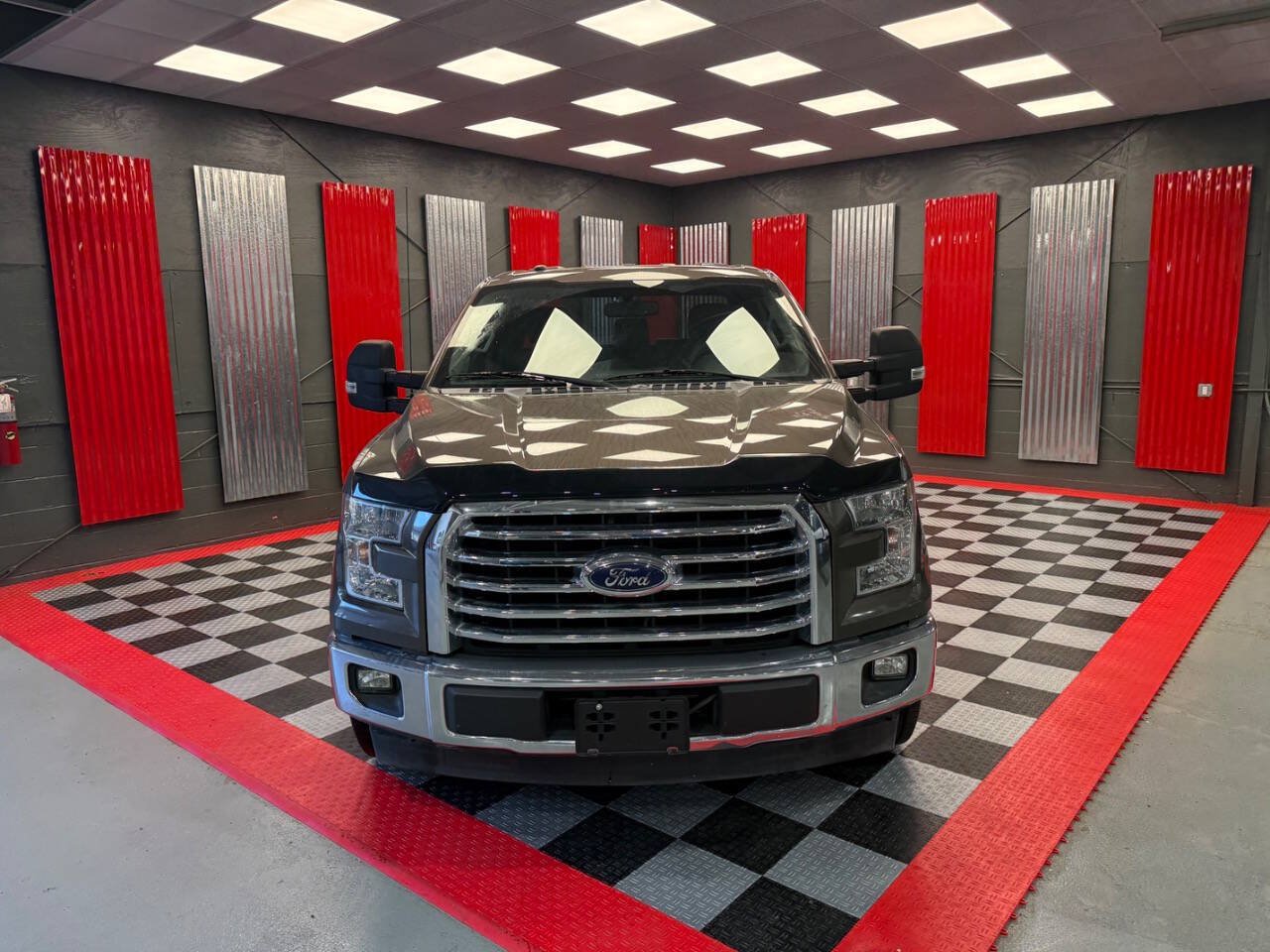 2017 Ford F-150 XLT Image 2 of 28