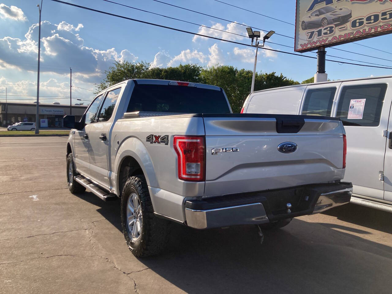 Vehicle image 7 of 12