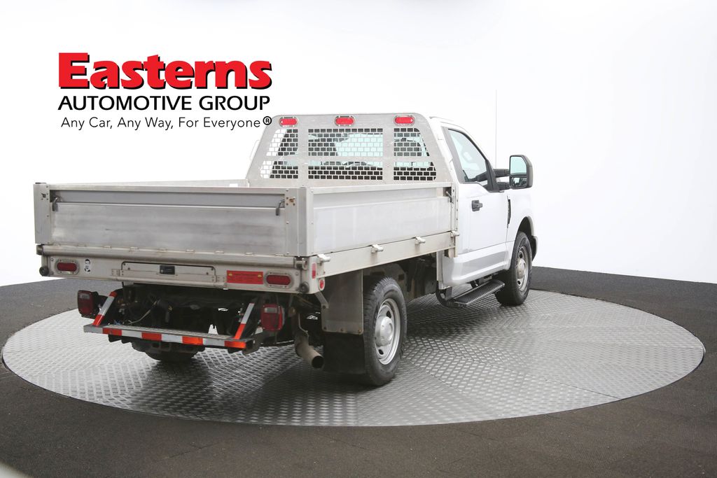 Vehicle image 16 of 60