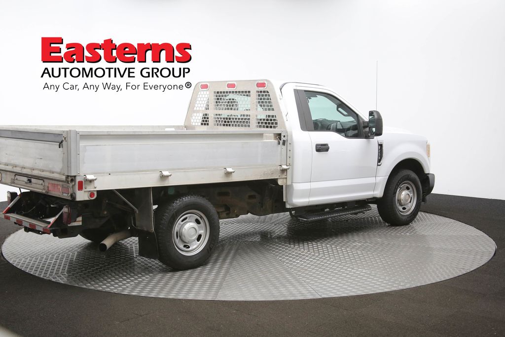 Vehicle image 17 of 60