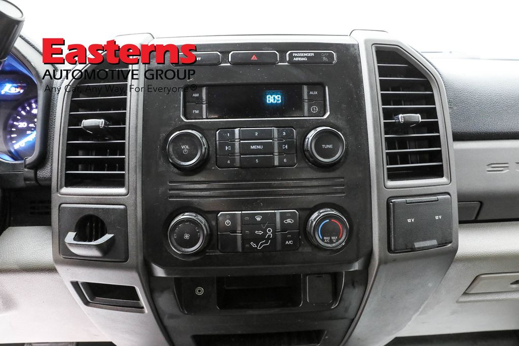 Vehicle image 41 of 60