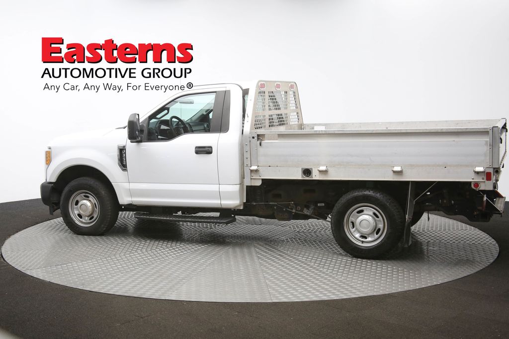 Vehicle image 33 of 60