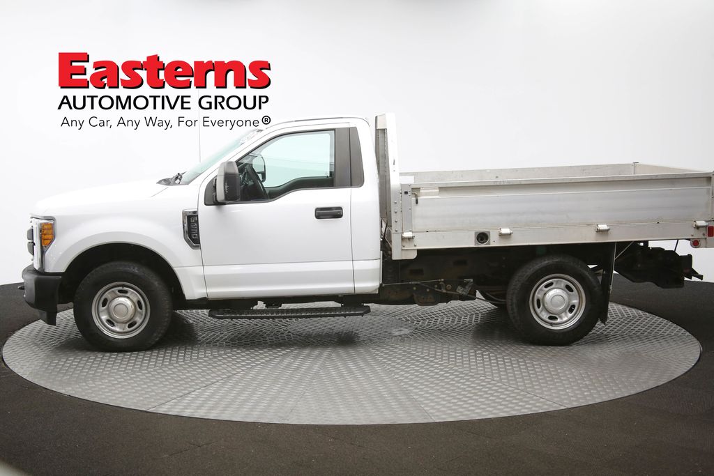 Vehicle image 32 of 60