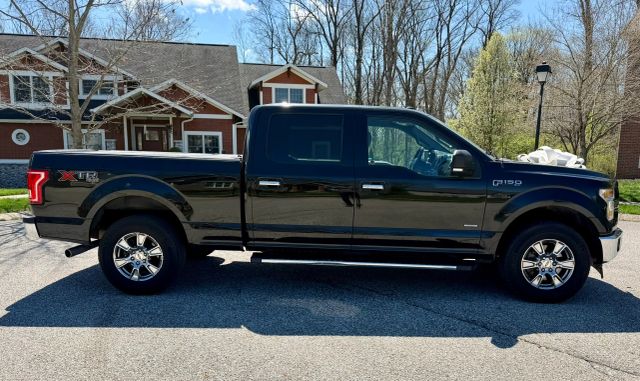2017 Ford F-150 XLT Image 3 of 27