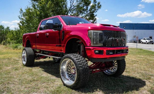 2017 Ford F-250 Platinum Image 1 of 25