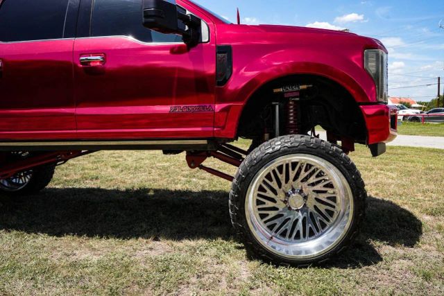 2017 Ford F-250 Platinum Image 4 of 25