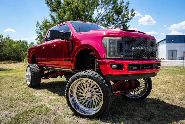 2017 Ford F-250 Platinum Image 2 of 25