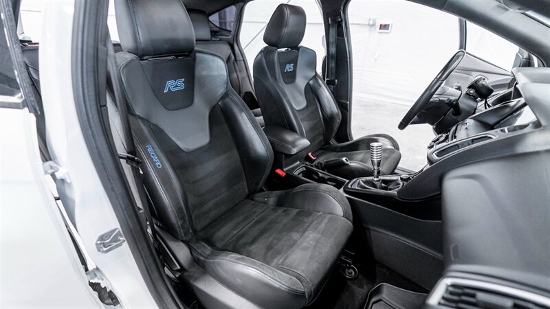 Vehicle image 23 of 33