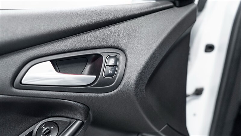 Vehicle image 25 of 33