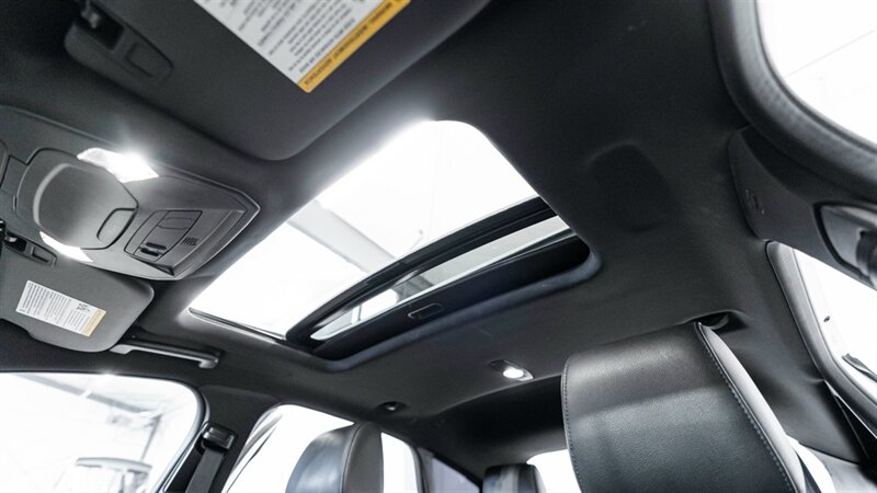 Vehicle image 21 of 33