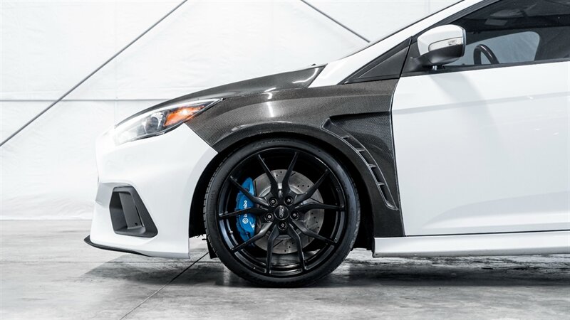 Vehicle image 14 of 33