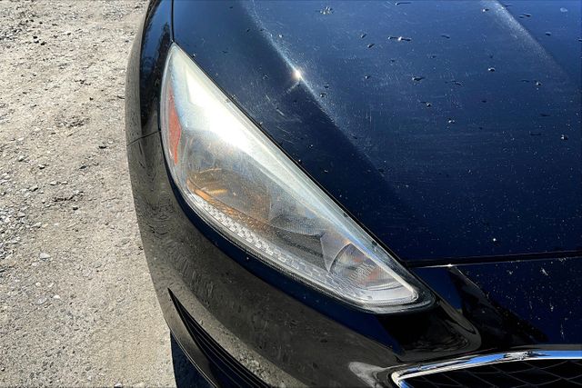 Vehicle image 27 of 32
