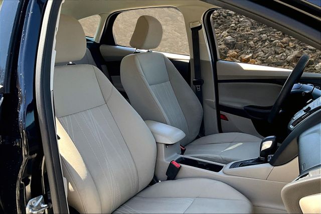 Vehicle image 9 of 32