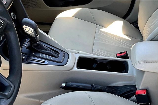 Vehicle image 14 of 32