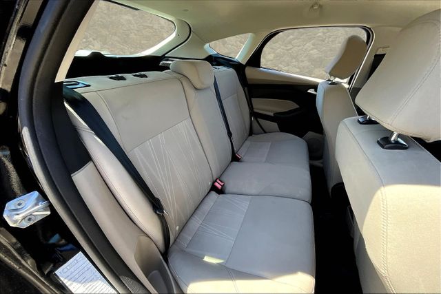Vehicle image 25 of 32