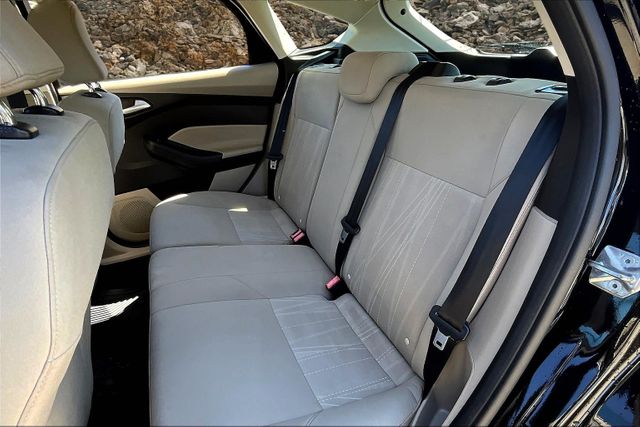 Vehicle image 24 of 32