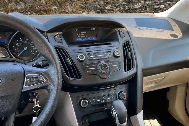Vehicle image 8 of 32