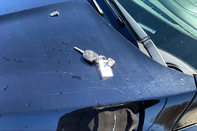 Vehicle image 12 of 32