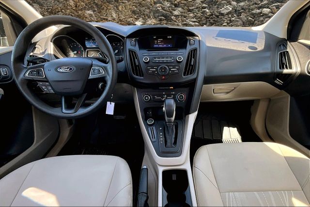Vehicle image 15 of 32