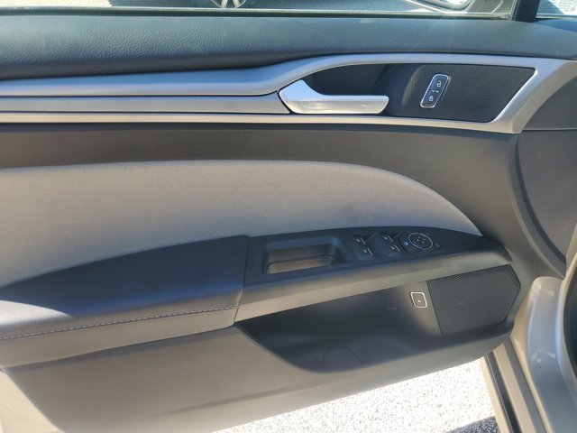 2017 Ford Fusion Hybrid S Image 26 of 31