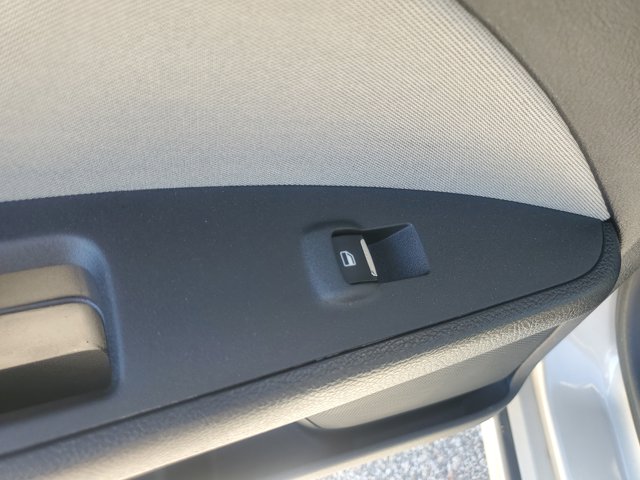 2017 Ford Fusion Hybrid S Image 27 of 31